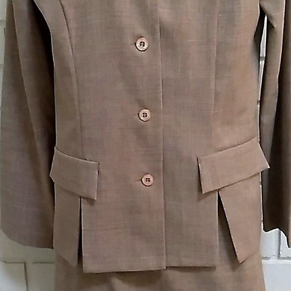 Sag Harbor Brown/Tan  2 Piece Skirt Suit. Size 14 Tall - Picture 4 of 15